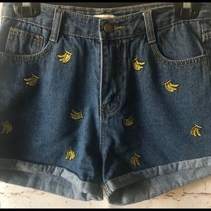 Zhen Zhen • banana shorts